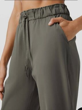 Lululemon Keep moving Drawstring Comfort Jogger Pants Olive 7/8 High Rise sz 4